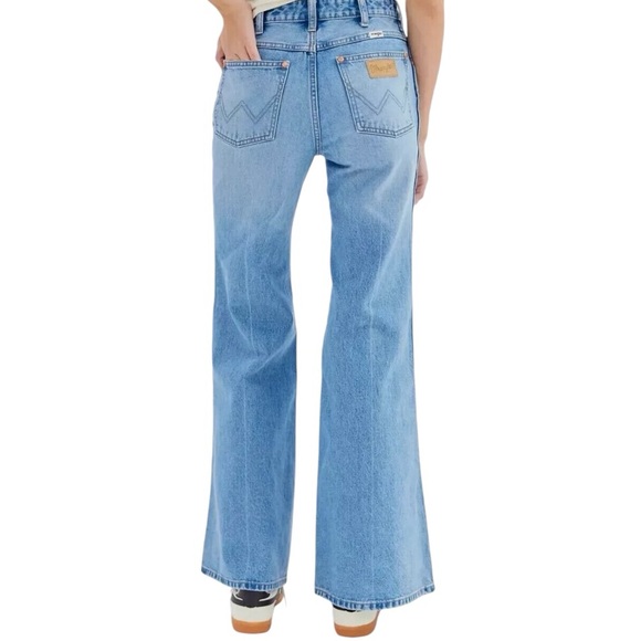 Wrangler Women's Wanderer 622 High Rise Flare Distressed Jeans 112322857 Size 26 - Picture 3 of 10